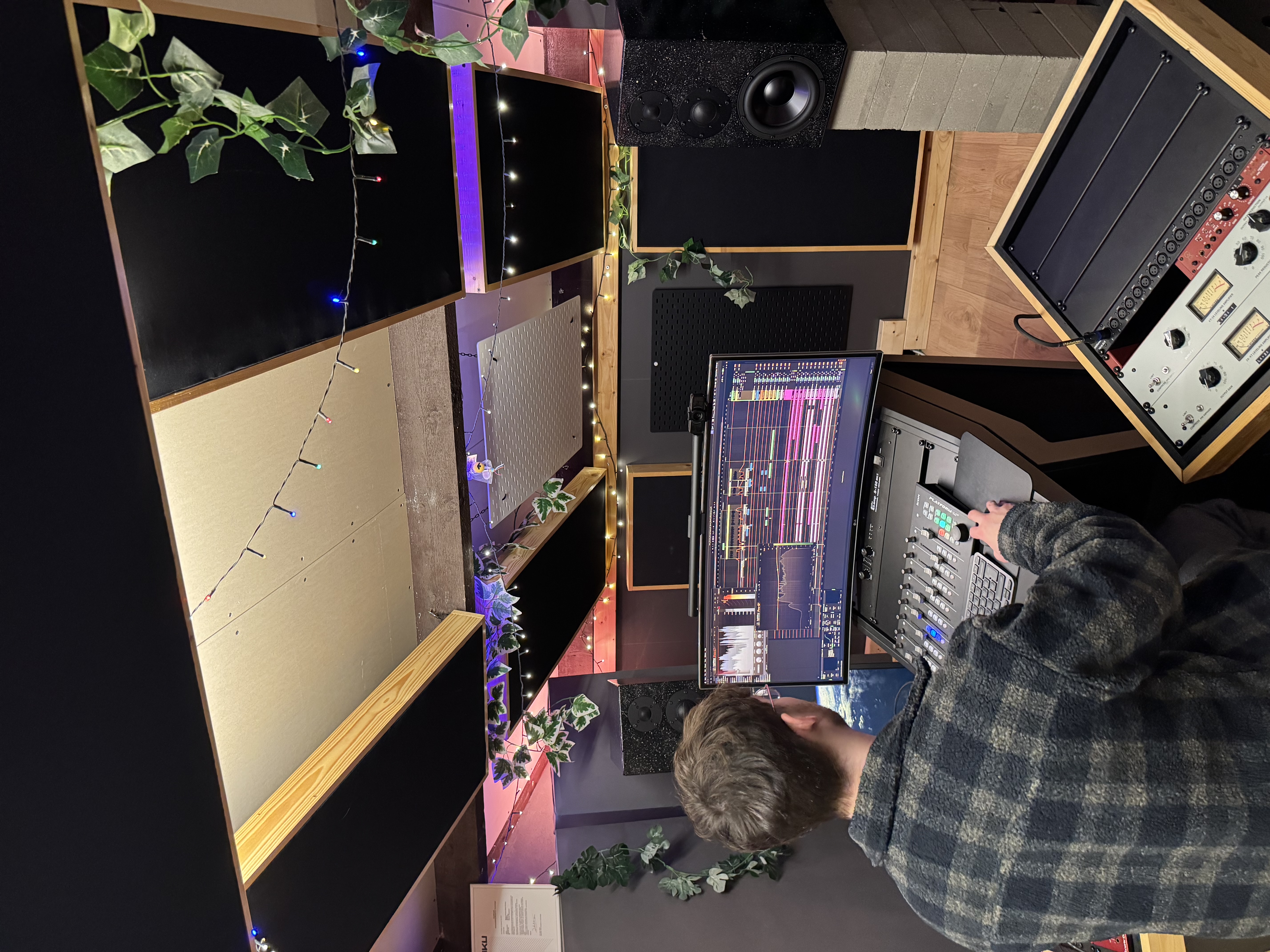 Producer aan het werk